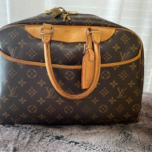 Louis Vuitton Vintage Monogram Deauville Bag - Picture 9 of 15